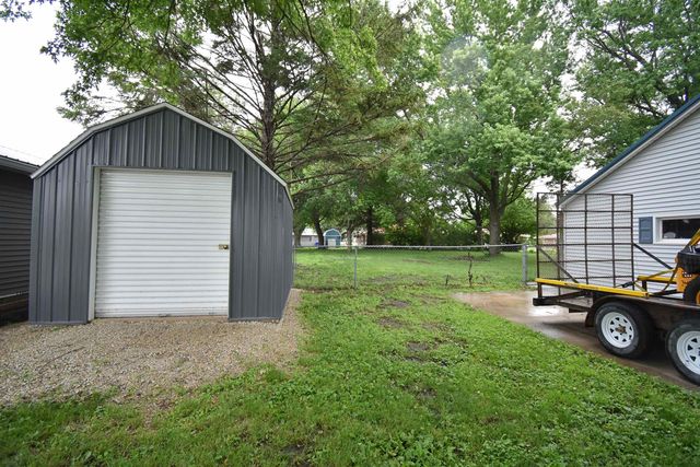 112 NW 9th Avenue, Independence, IA 50644