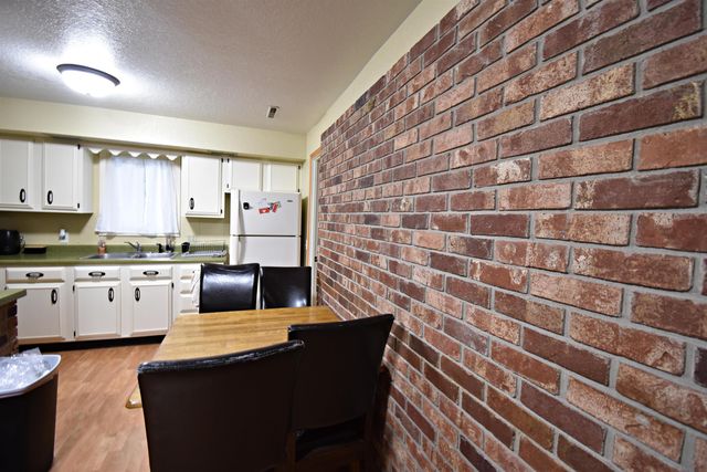 112 NW 9th Avenue, Independence, IA 50644