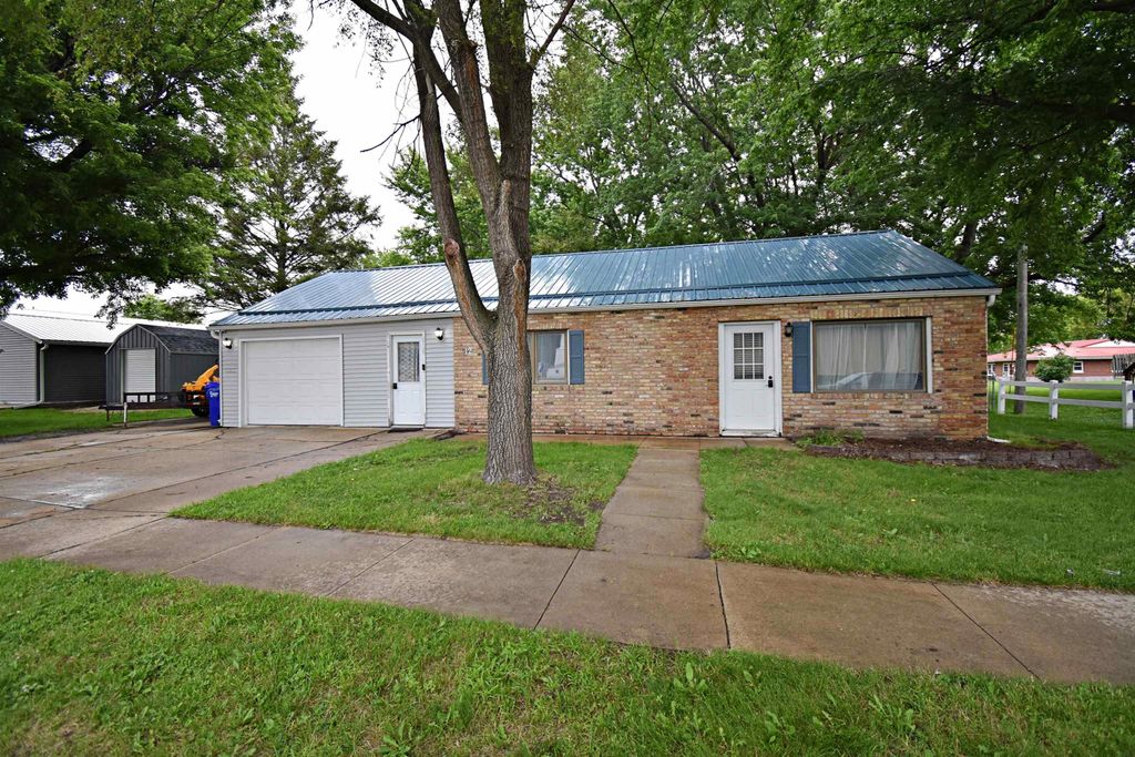 112 NW 9th Avenue, Independence, IA 50644
