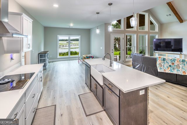 87 Lighthouse Way, Woodbine, GA 31569