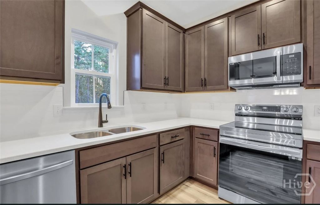 Image 4 of property listing at 227 Haisley Run, Guyton, GA 31312