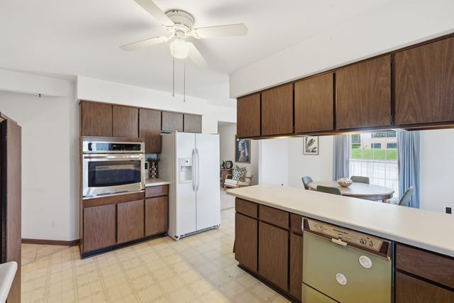 1918 W Garfield Street, Davenport, IA 52804