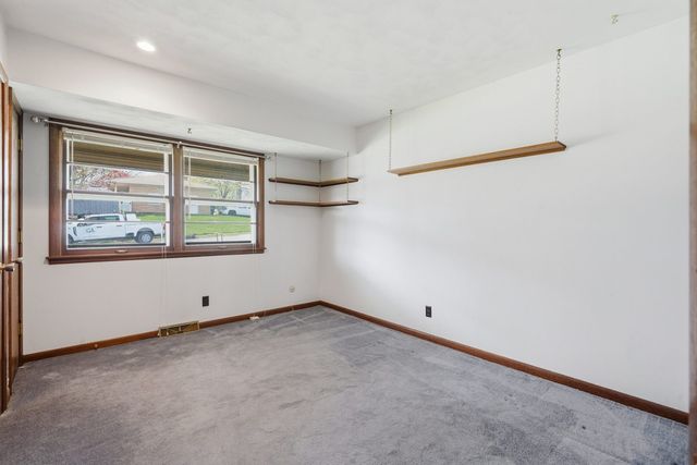 1918 W Garfield Street, Davenport, IA 52804