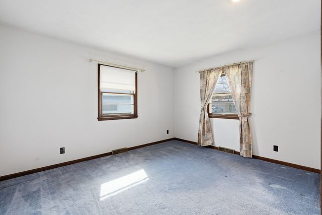 1918 W Garfield Street, Davenport, IA 52804