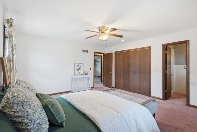 1918 W Garfield Street, Davenport, IA 52804