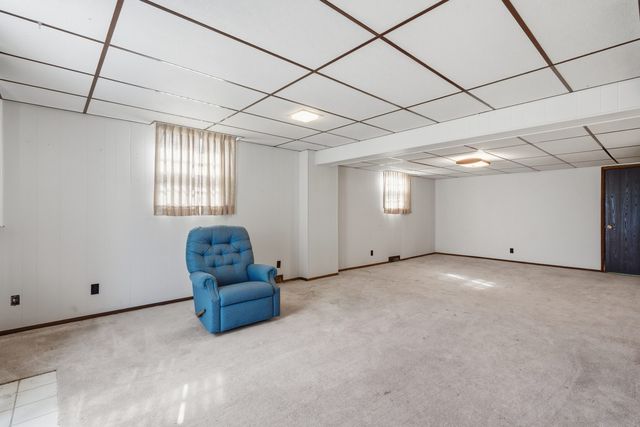 1918 W Garfield Street, Davenport, IA 52804