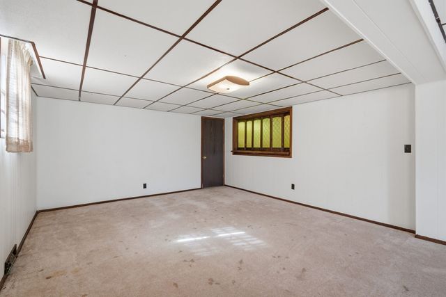 1918 W Garfield Street, Davenport, IA 52804
