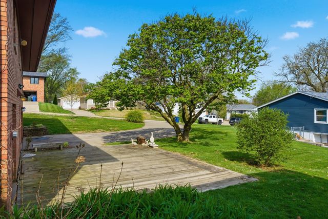 1918 W Garfield Street, Davenport, IA 52804