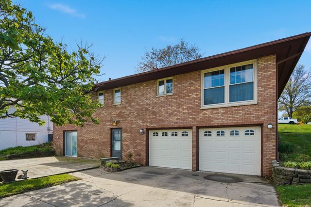 1918 W Garfield Street, Davenport, IA 52804