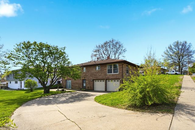 1918 W Garfield Street, Davenport, IA 52804