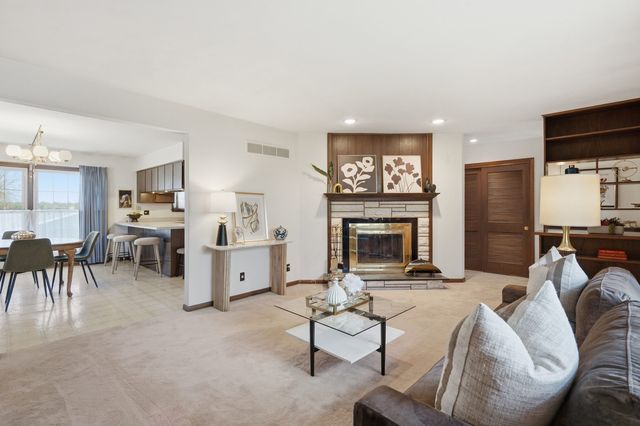 1918 W Garfield Street, Davenport, IA 52804