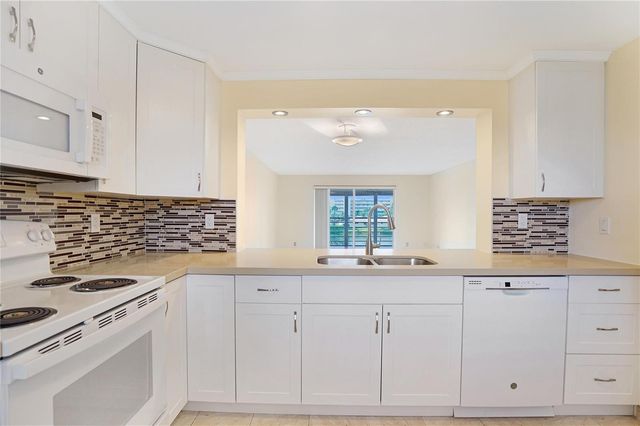 111 SE 3rd Avenue 306, Dania Beach, FL 33004