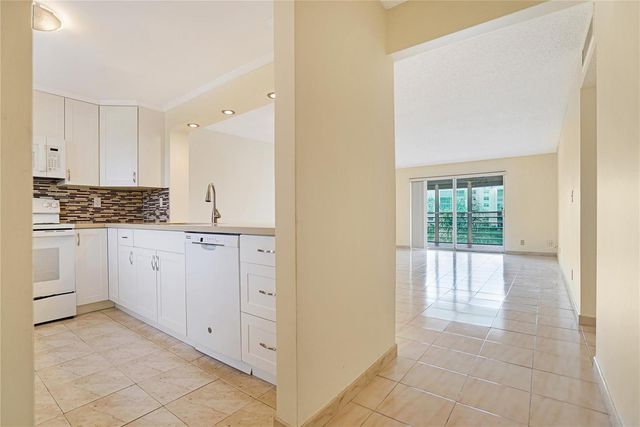 111 SE 3rd Avenue 306, Dania Beach, FL 33004