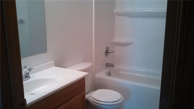 11740 Ridgeway Drive, St Joseph, MO 64505