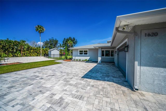 1620 SEA BREEZE DRIVE, Tarpon Springs, FL 34689