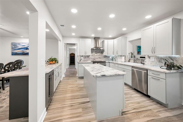 1620 SEA BREEZE DRIVE, Tarpon Springs, FL 34689