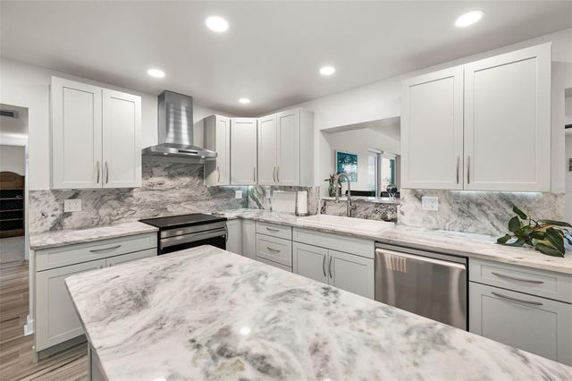 1620 SEA BREEZE DRIVE, Tarpon Springs, FL 34689