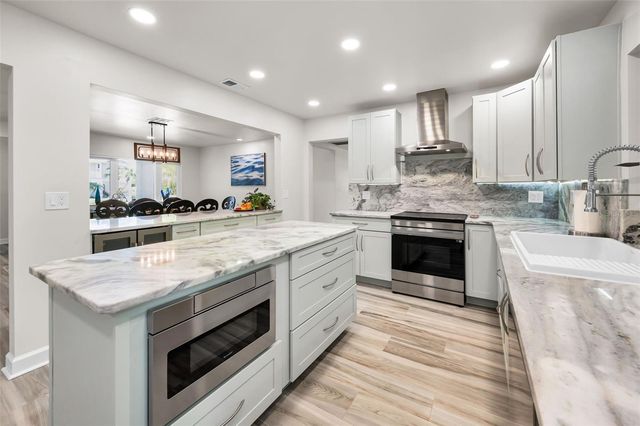 1620 SEA BREEZE DRIVE, Tarpon Springs, FL 34689