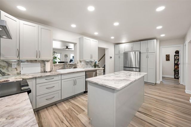 1620 SEA BREEZE DRIVE, Tarpon Springs, FL 34689