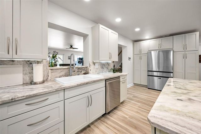1620 SEA BREEZE DRIVE, Tarpon Springs, FL 34689