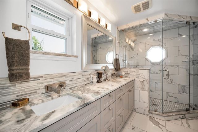 1620 SEA BREEZE DRIVE, Tarpon Springs, FL 34689