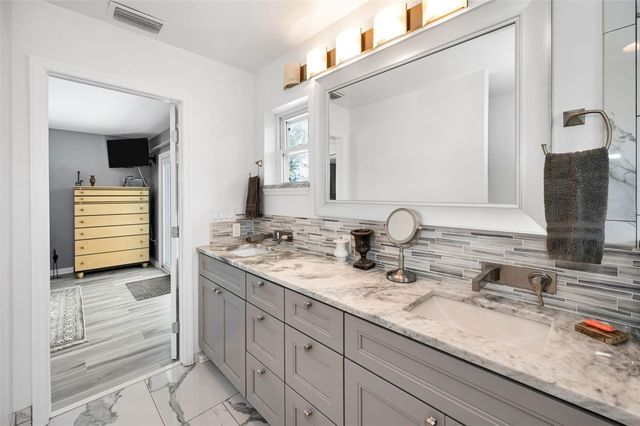 1620 SEA BREEZE DRIVE, Tarpon Springs, FL 34689