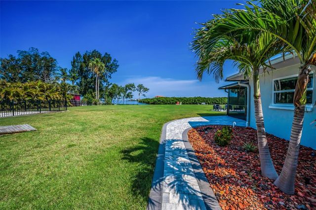1620 SEA BREEZE DRIVE, Tarpon Springs, FL 34689