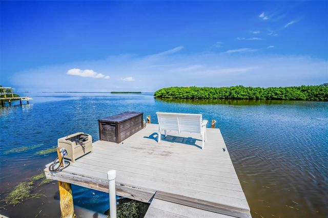 1620 SEA BREEZE DRIVE, Tarpon Springs, FL 34689