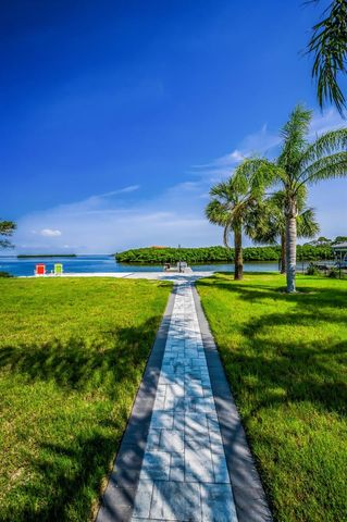 1620 SEA BREEZE DRIVE, Tarpon Springs, FL 34689