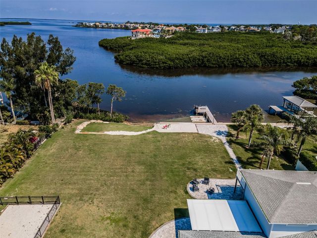 1620 SEA BREEZE DRIVE, Tarpon Springs, FL 34689