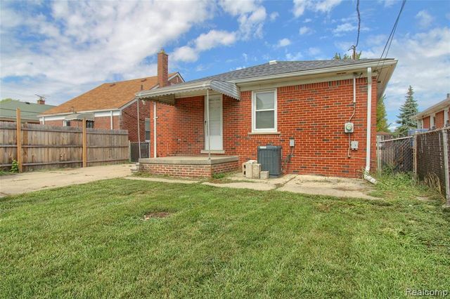 17084 Stricker Avenue, Eastpointe, MI 48021