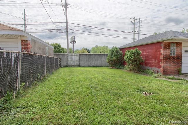 17084 Stricker Avenue, Eastpointe, MI 48021