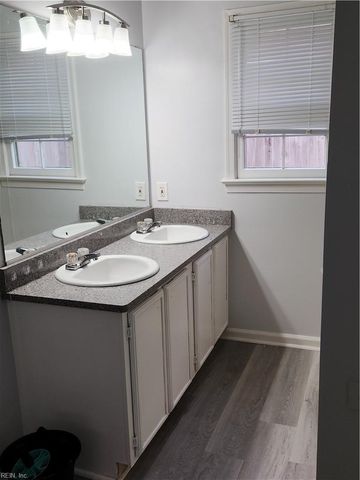 40 Glascow WAY, Hampton, VA 23669