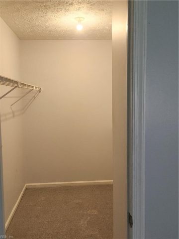 40 Glascow WAY, Hampton, VA 23669