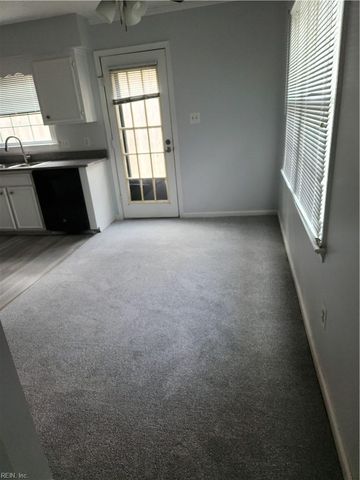 40 Glascow WAY, Hampton, VA 23669