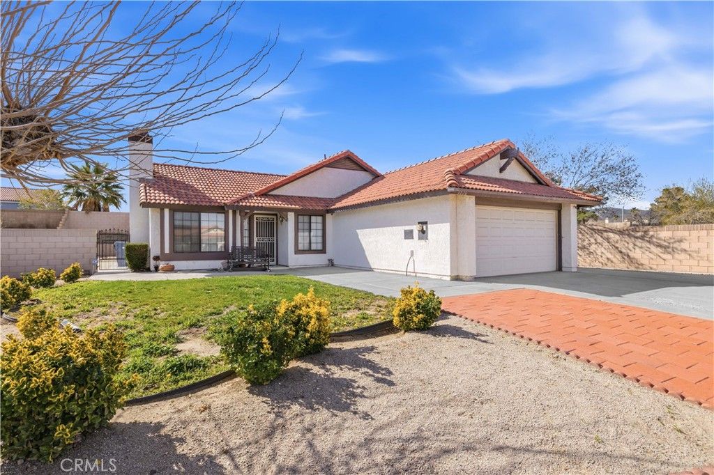 Image 2 of property listing at 3006 Via Primero, Palmdale, CA 93550