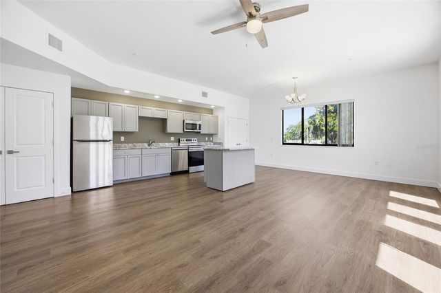 100 N DEWEY STREET, Eustis, FL 32726