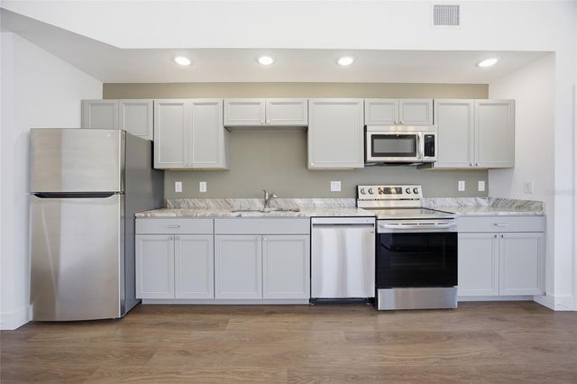 100 N DEWEY STREET, Eustis, FL 32726