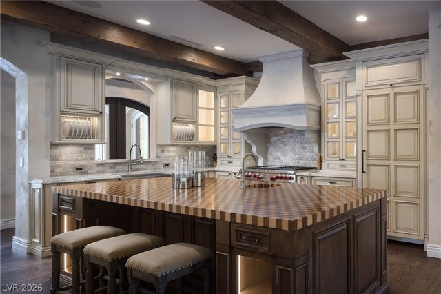 9017 Grove Crest Lane, Las Vegas, NV 89134