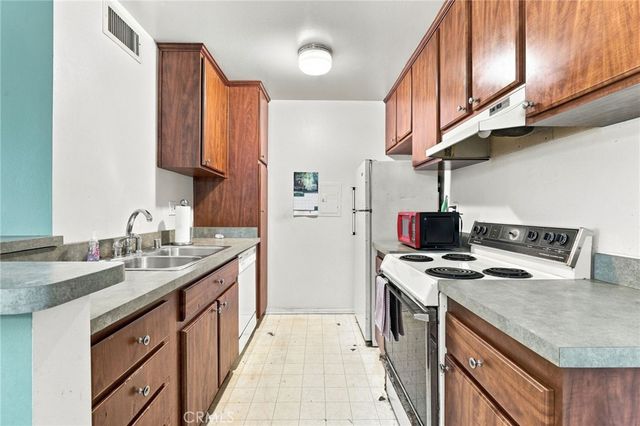 23515 Lyons Avenue 174, Valencia, CA 91355