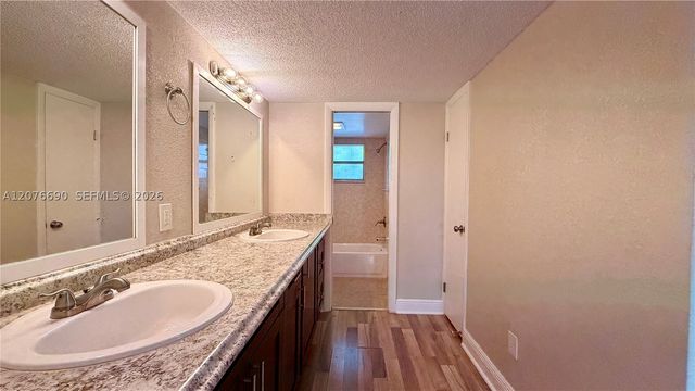 879 NE 195th St 425, Miami, FL 33179