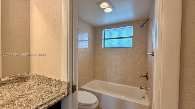 879 NE 195th St 425, Miami, FL 33179