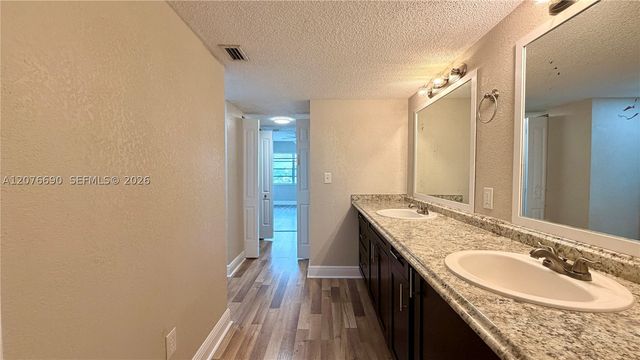879 NE 195th St 425, Miami, FL 33179