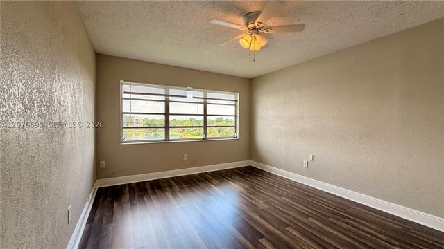 879 NE 195th St 425, Miami, FL 33179