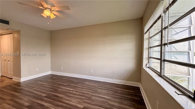 879 NE 195th St 425, Miami, FL 33179