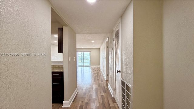 879 NE 195th St 425, Miami, FL 33179