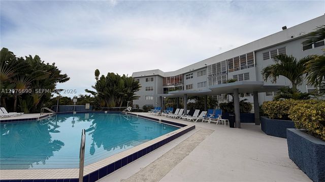 879 NE 195th St 425, Miami, FL 33179