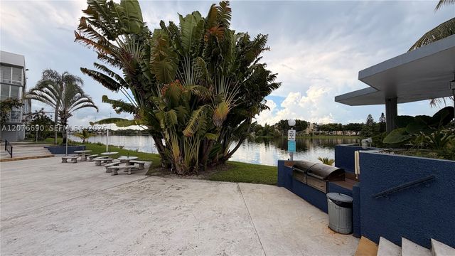 879 NE 195th St 425, Miami, FL 33179