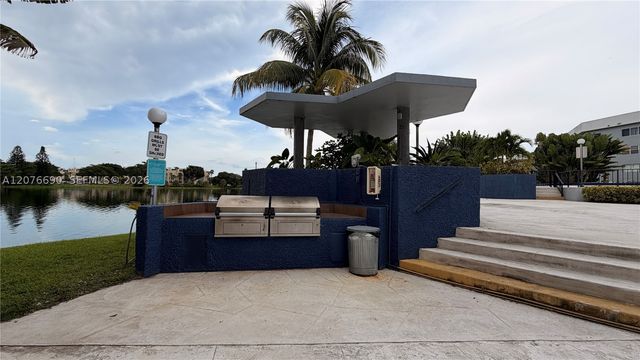 879 NE 195th St 425, Miami, FL 33179