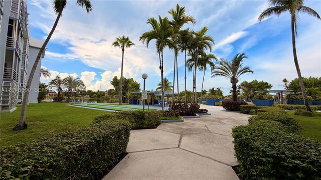 879 NE 195th St 425, Miami, FL 33179